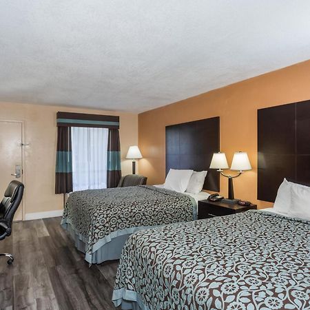 Days Inn By Wyndham Sarasota Bay Εξωτερικό φωτογραφία