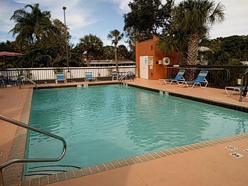 Days Inn By Wyndham Sarasota Bay Εξωτερικό φωτογραφία