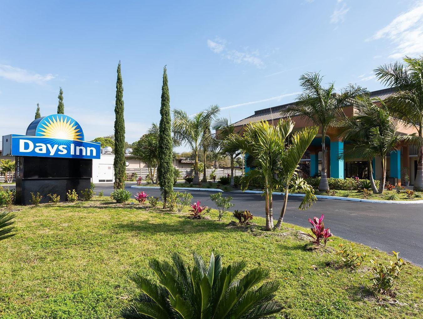 Days Inn By Wyndham Sarasota Bay Εξωτερικό φωτογραφία
