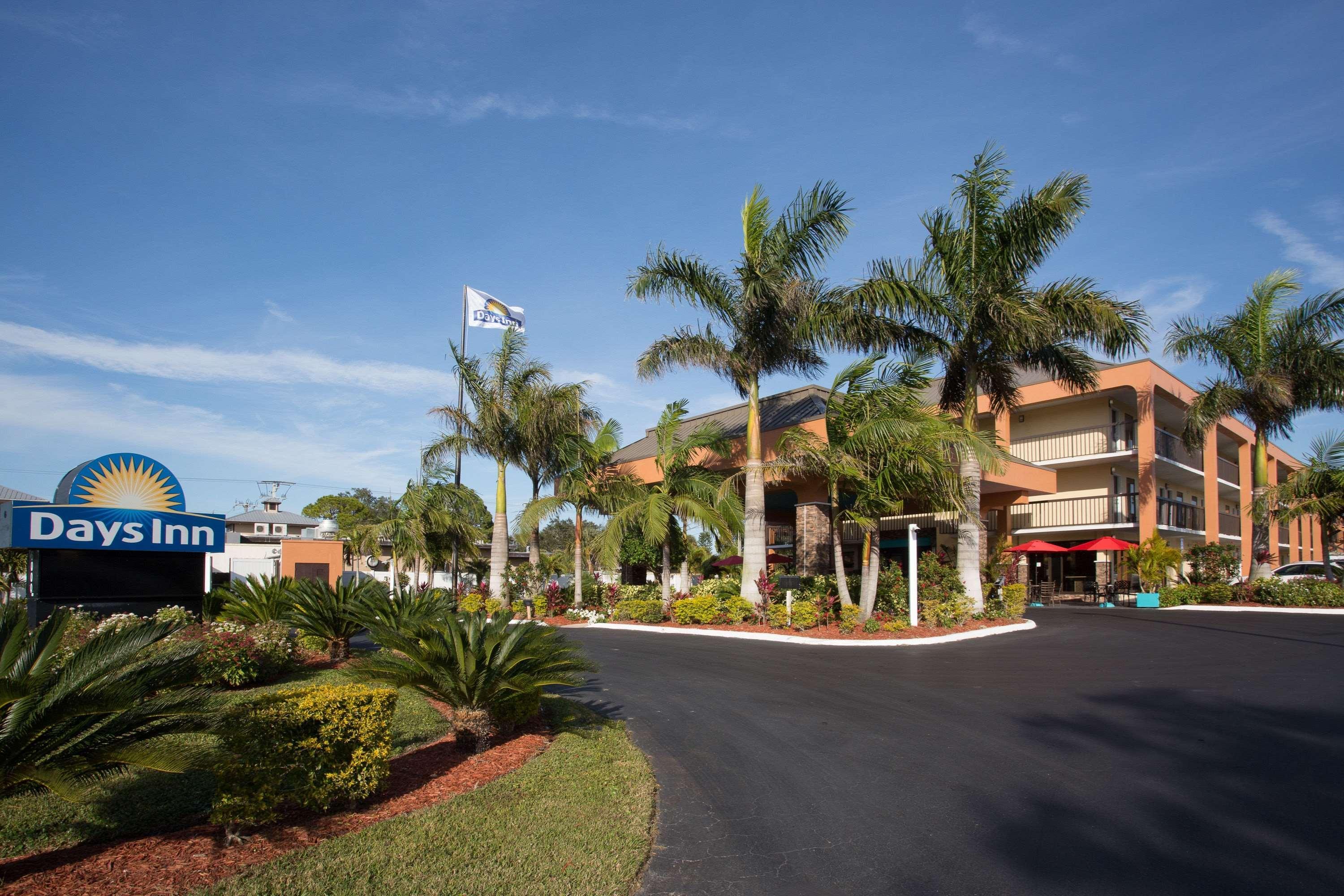 Days Inn By Wyndham Sarasota Bay Εξωτερικό φωτογραφία