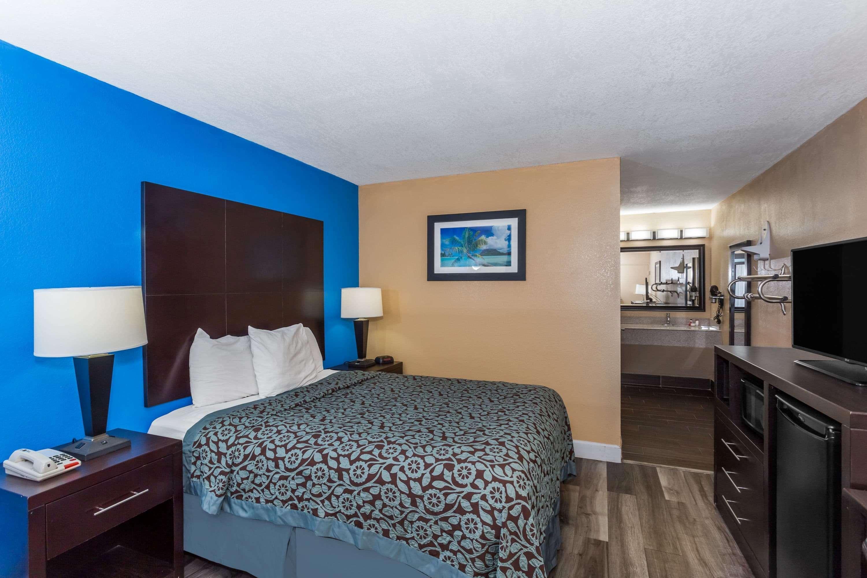 Days Inn By Wyndham Sarasota Bay Εξωτερικό φωτογραφία