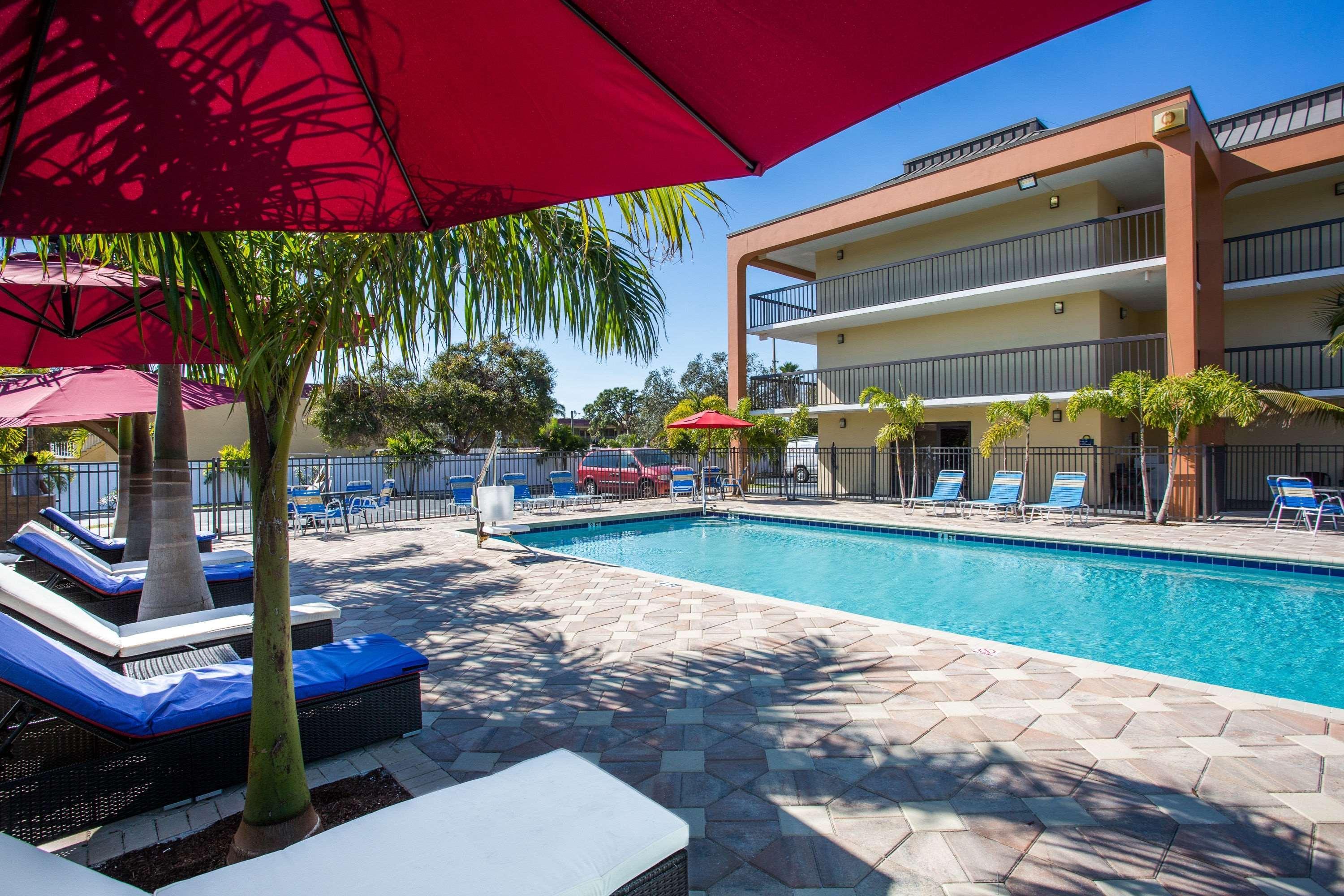 Days Inn By Wyndham Sarasota Bay Εξωτερικό φωτογραφία