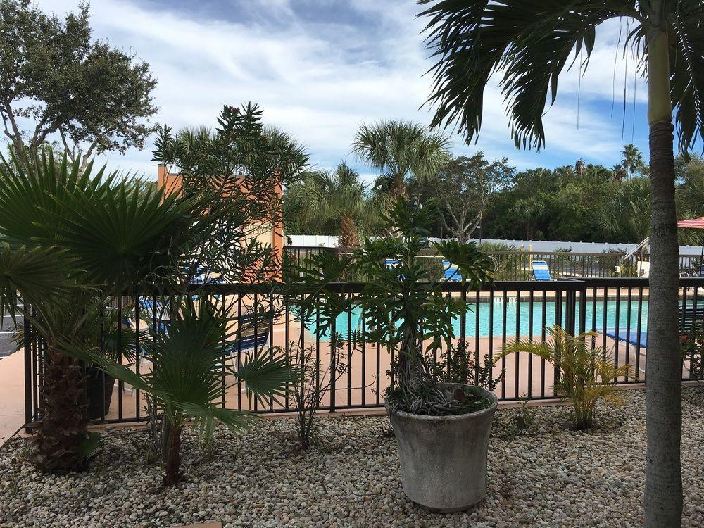 Days Inn By Wyndham Sarasota Bay Εξωτερικό φωτογραφία