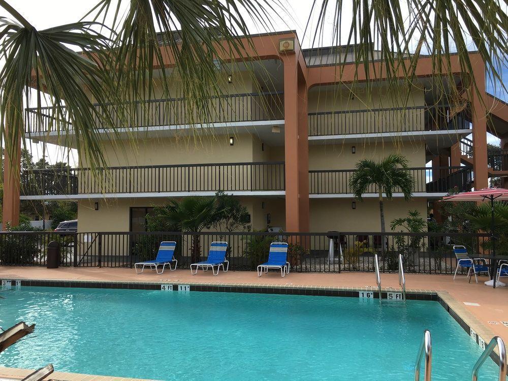 Days Inn By Wyndham Sarasota Bay Εξωτερικό φωτογραφία
