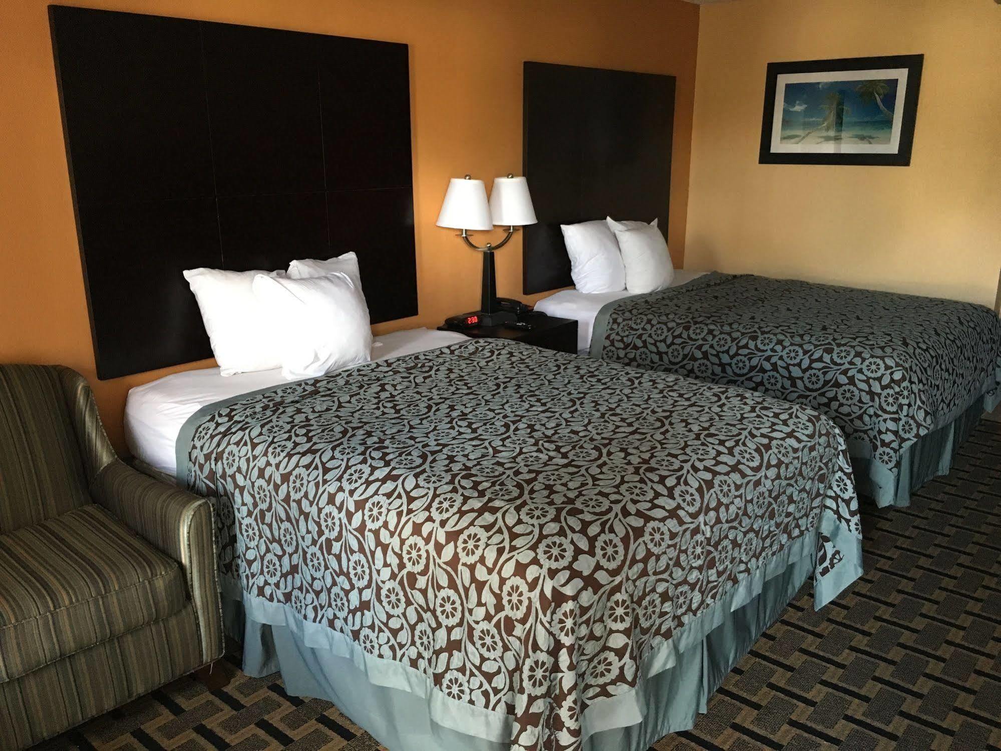 Days Inn By Wyndham Sarasota Bay Εξωτερικό φωτογραφία