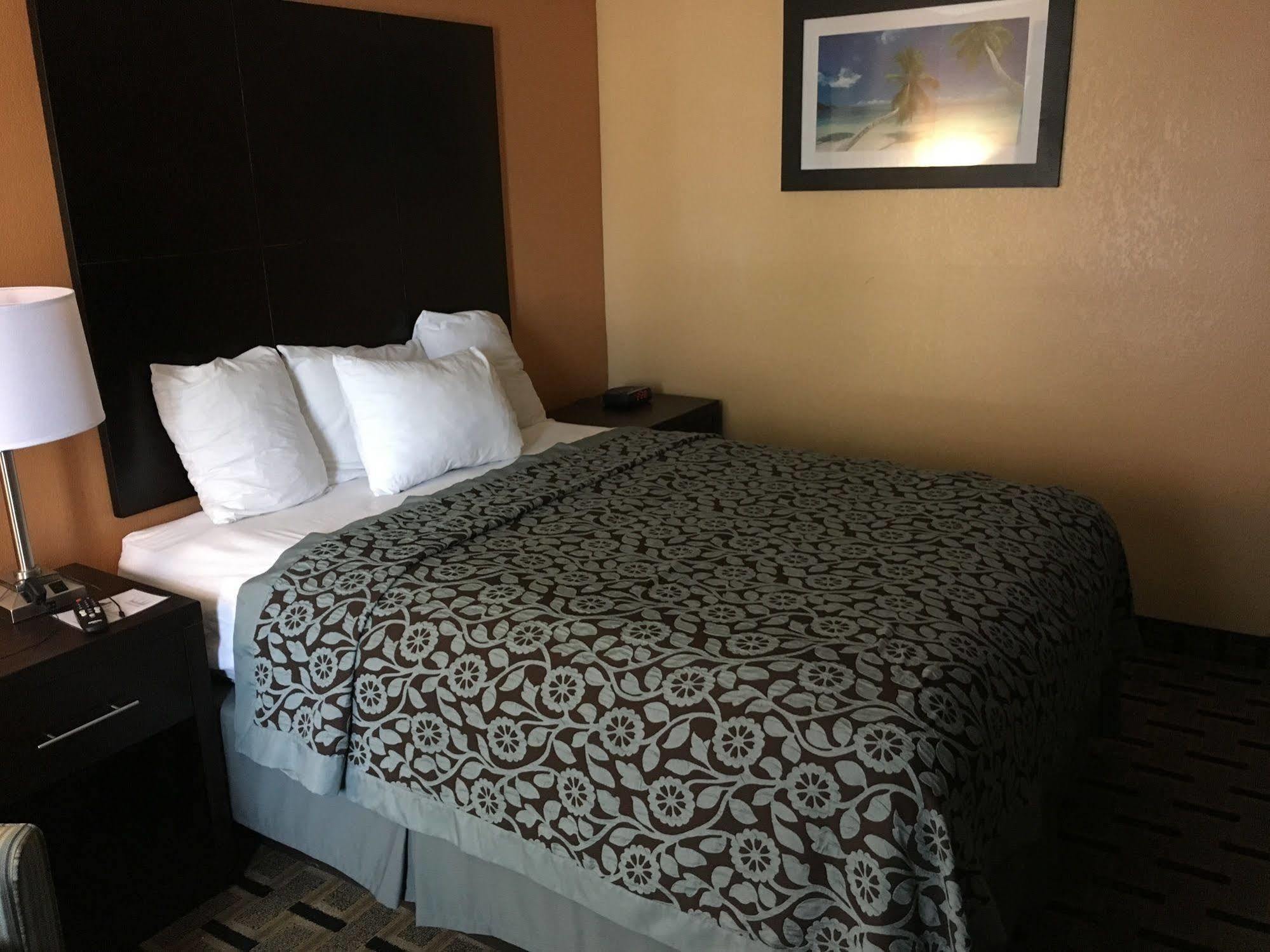 Days Inn By Wyndham Sarasota Bay Εξωτερικό φωτογραφία