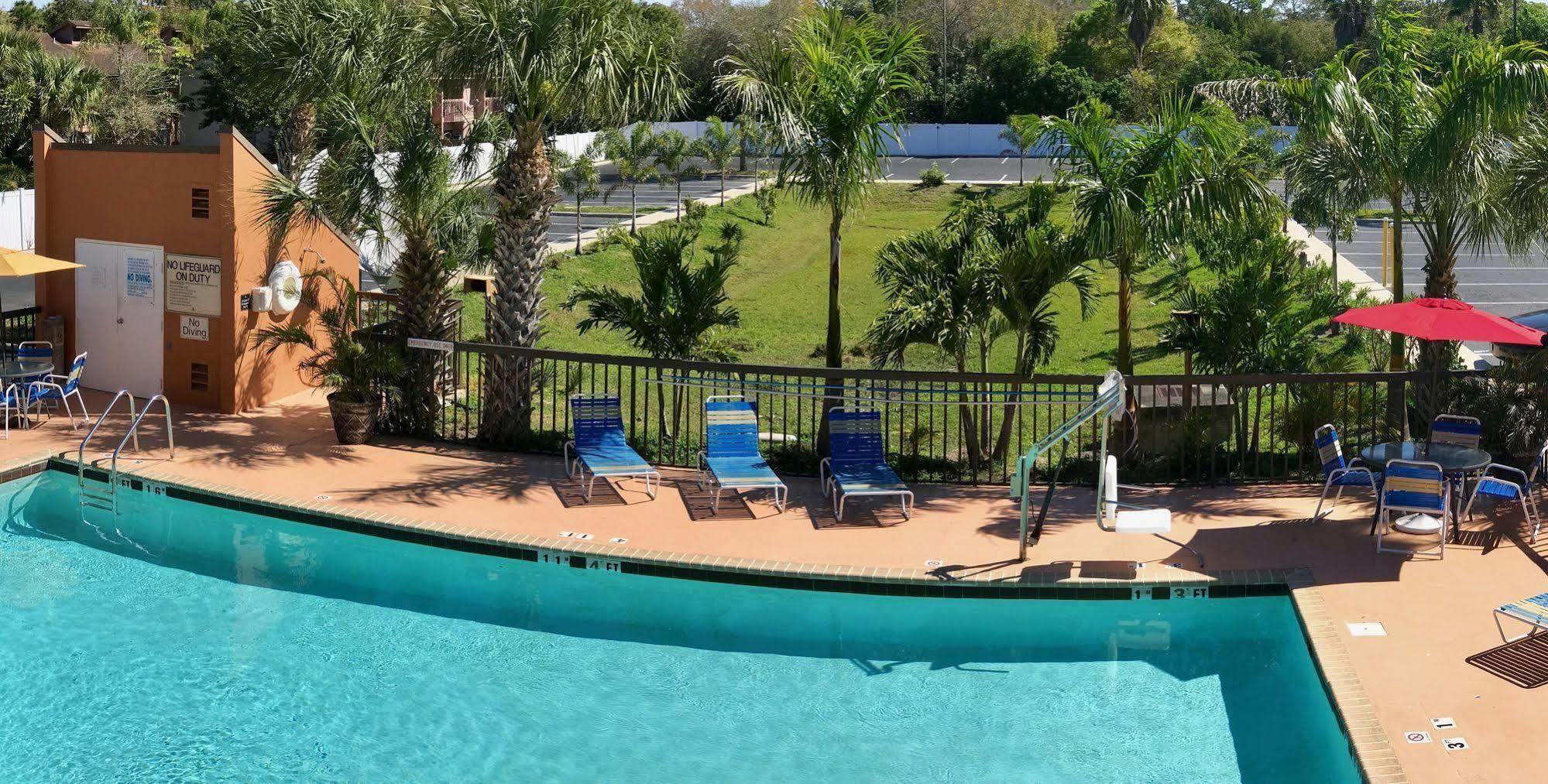 Days Inn By Wyndham Sarasota Bay Εξωτερικό φωτογραφία