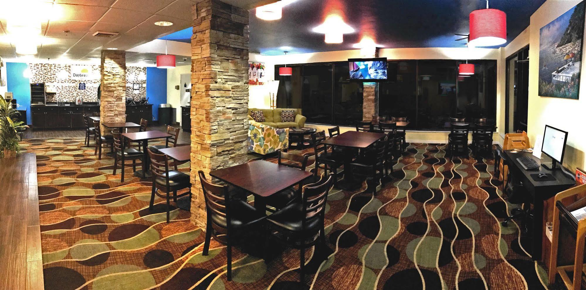 Days Inn By Wyndham Sarasota Bay Εξωτερικό φωτογραφία