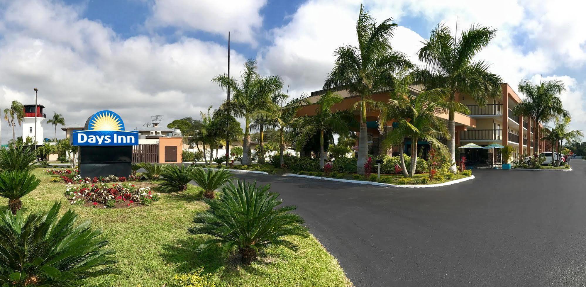 Days Inn By Wyndham Sarasota Bay Εξωτερικό φωτογραφία