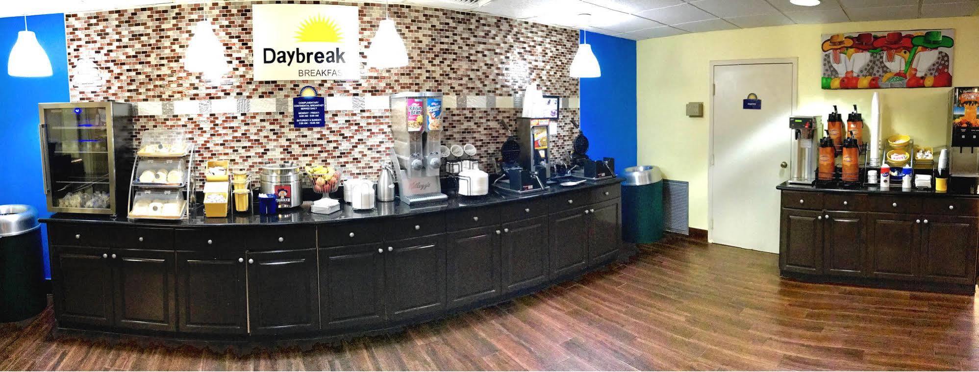 Days Inn By Wyndham Sarasota Bay Εξωτερικό φωτογραφία