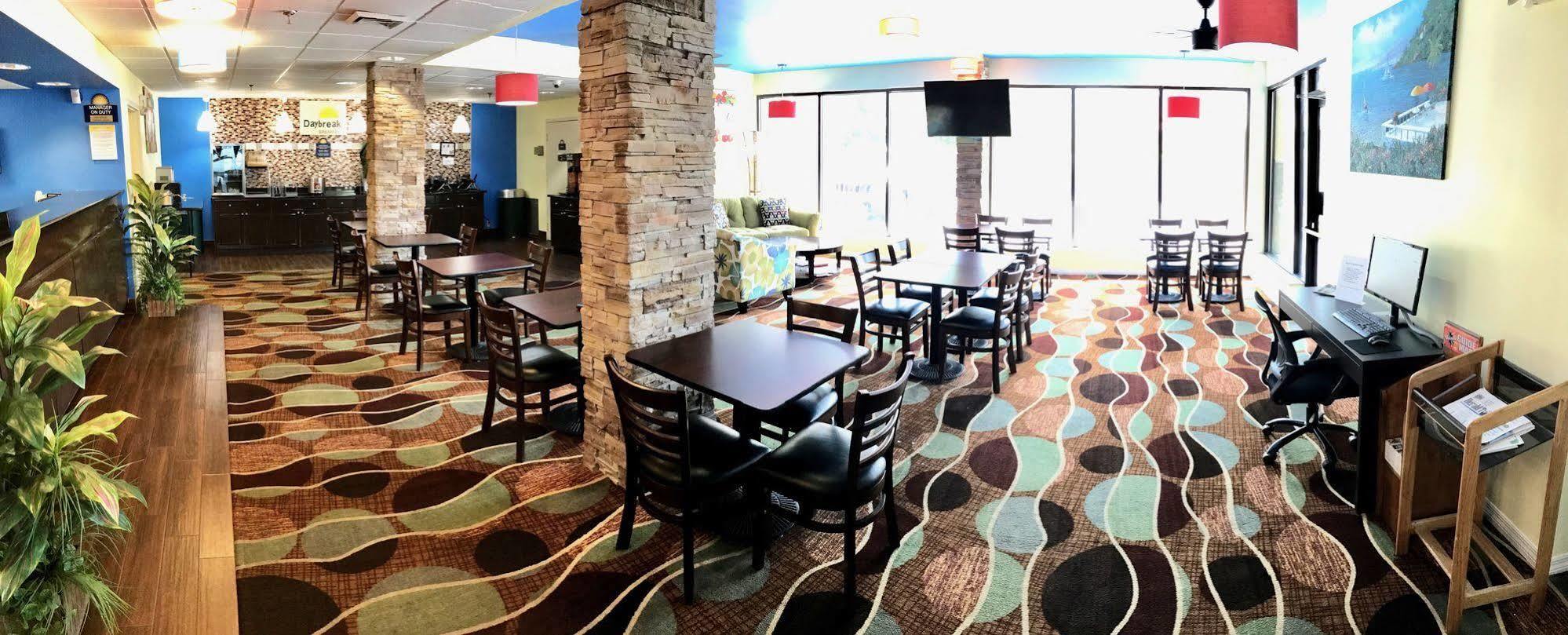 Days Inn By Wyndham Sarasota Bay Εξωτερικό φωτογραφία