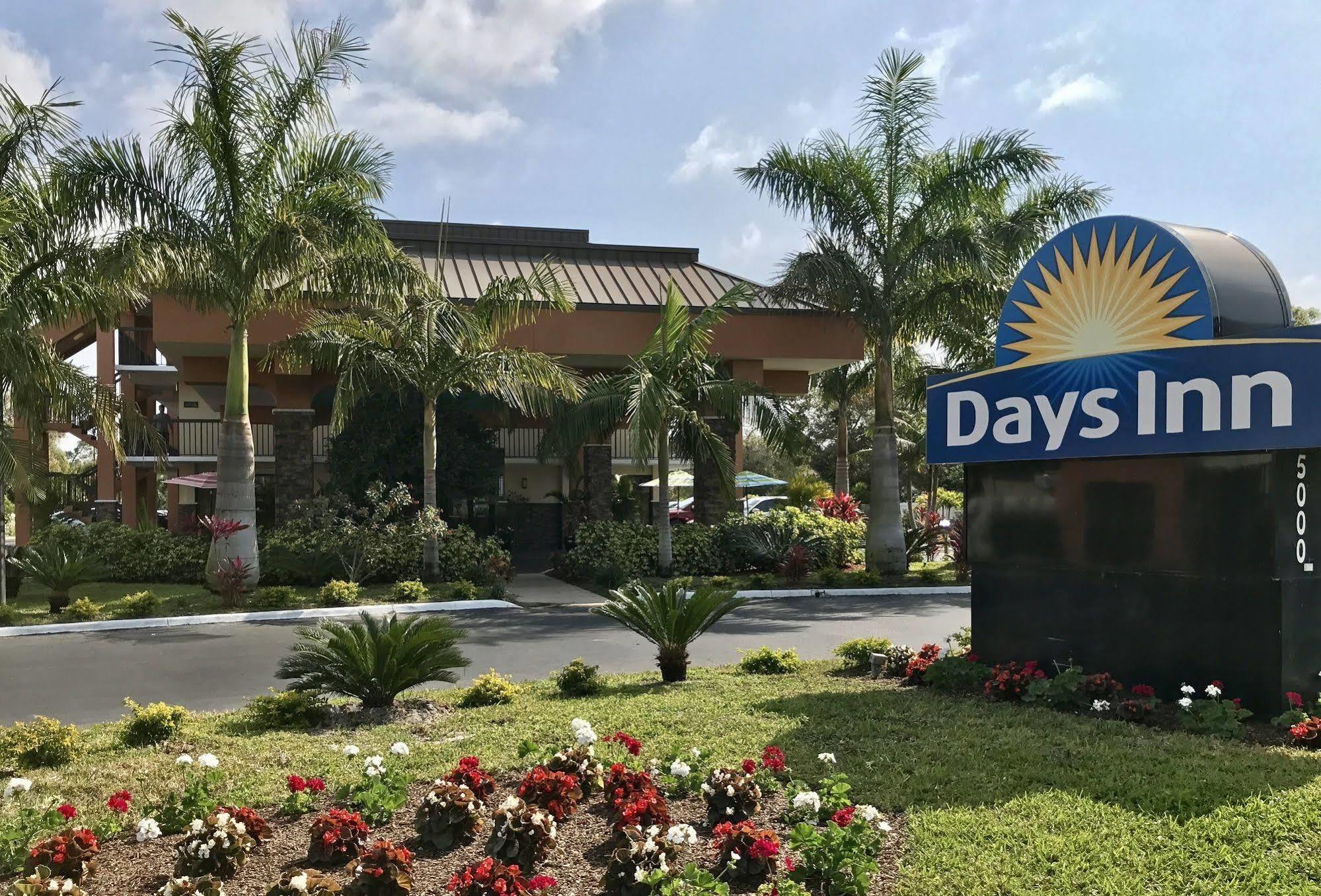 Days Inn By Wyndham Sarasota Bay Εξωτερικό φωτογραφία