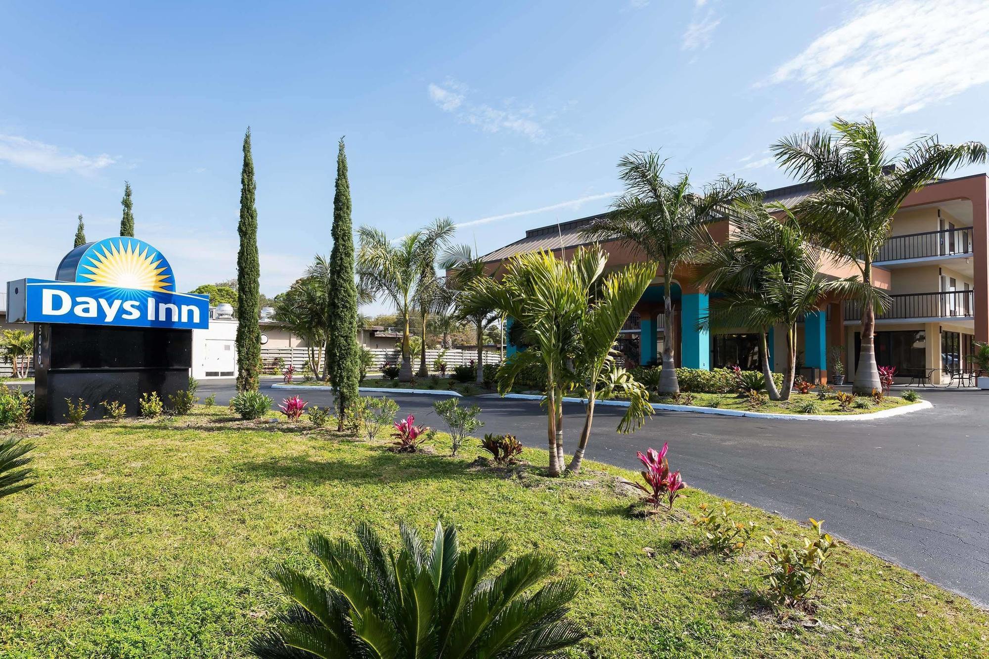 Days Inn By Wyndham Sarasota Bay Εξωτερικό φωτογραφία